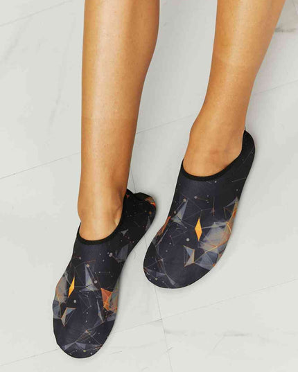 MMshoes On The Shore Water Shoes in Black/Orange