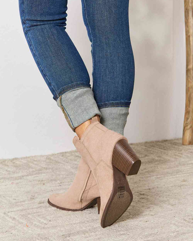 East Lion Corp Block Heel Point Toe Ankle Boots