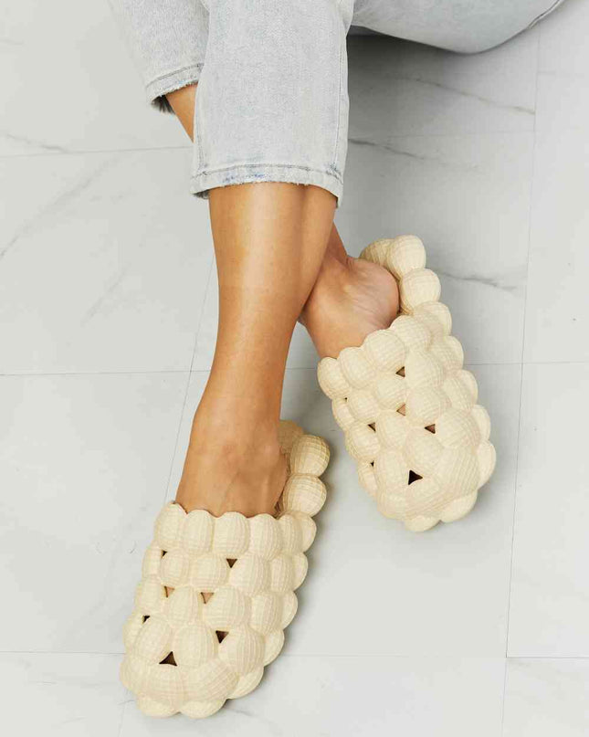 NOOK JOI Laid Back Bubble Slides in Khaki