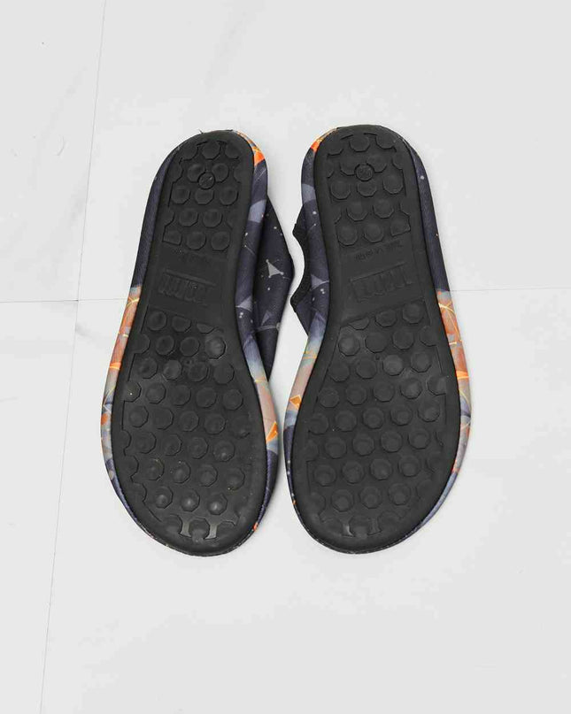 MMshoes On The Shore Water Shoes in Black/Orange