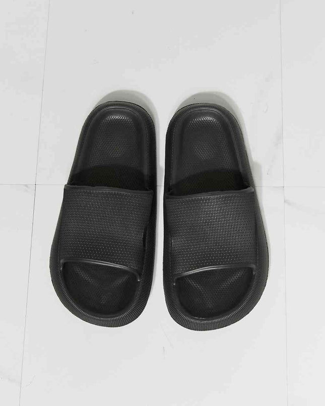 MMShoes Arms Around Me Open Toe Slide in Black