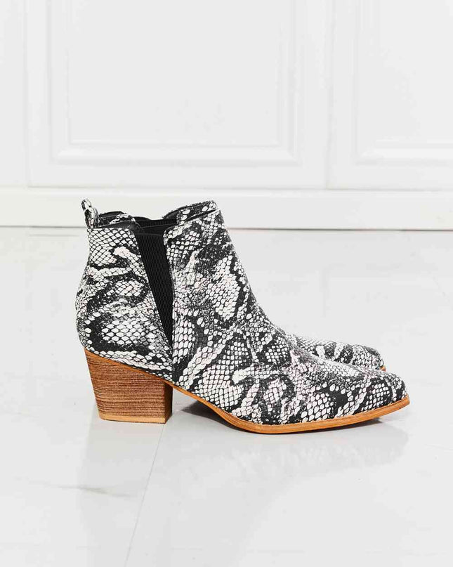 MMShoes Back At It Point Toe Bootie in Snakeskin