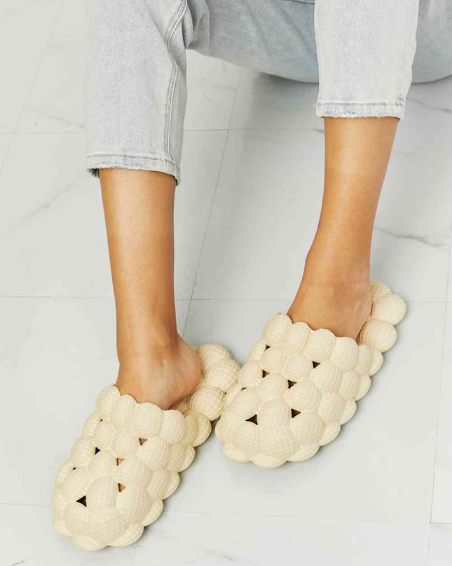 NOOK JOI Laid Back Bubble Slides in Khaki