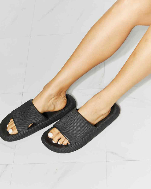 MMShoes Arms Around Me Open Toe Slide in Black