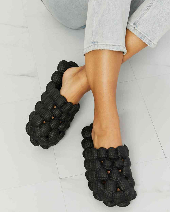 NOOK JOI Laid Back Bubble Slides in Black