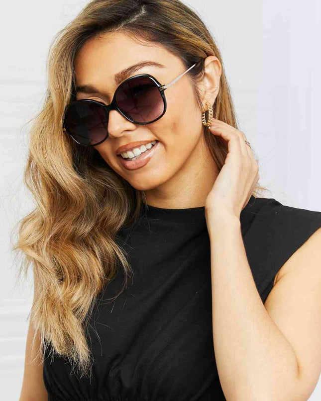 Metal-Plastic Hybrid Full Rim Sunglasses