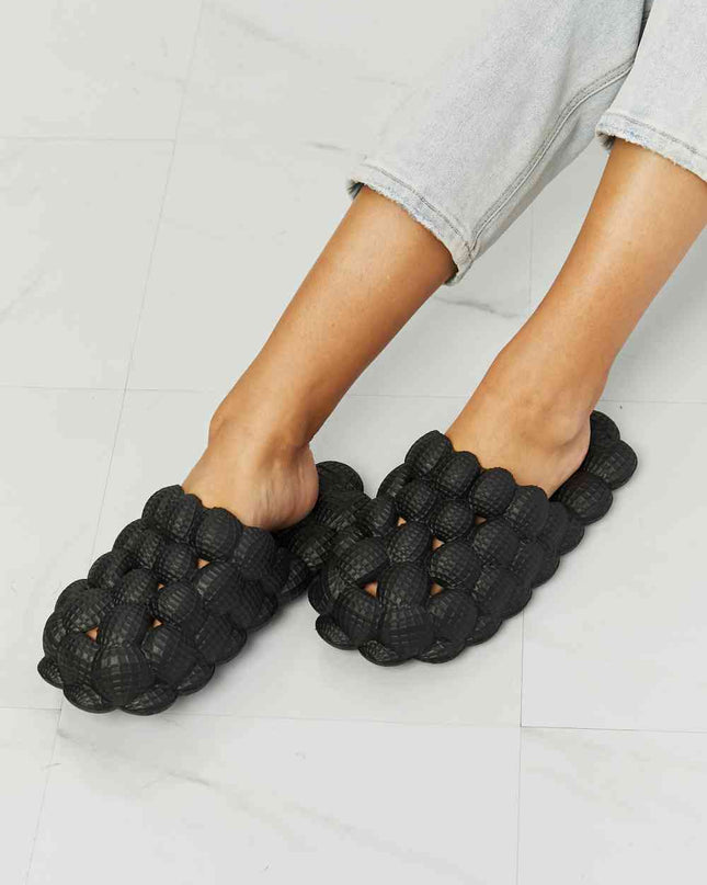 NOOK JOI Laid Back Bubble Slides in Black