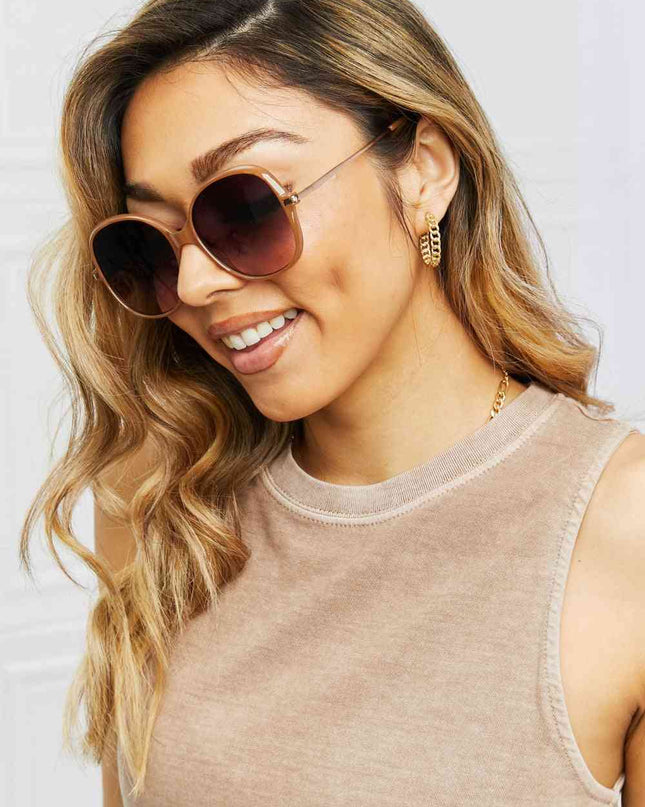 Metal-Plastic Hybrid Full Rim Sunglasses