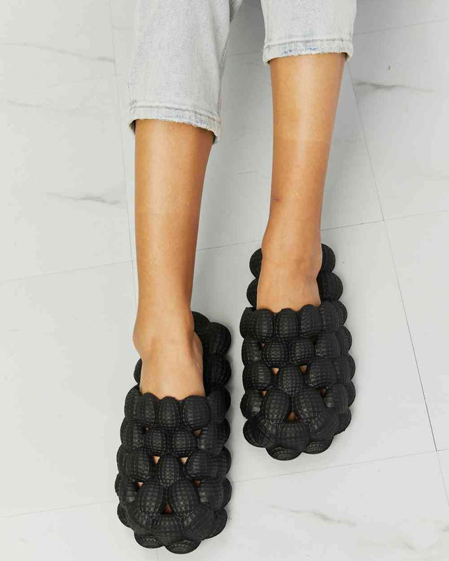 NOOK JOI Laid Back Bubble Slides in Black