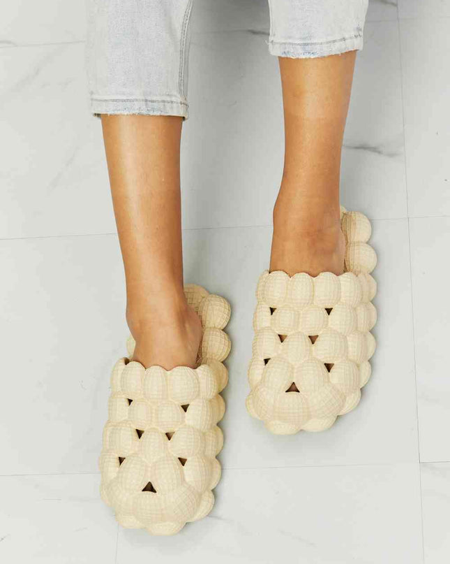 NOOK JOI Laid Back Bubble Slides in Khaki