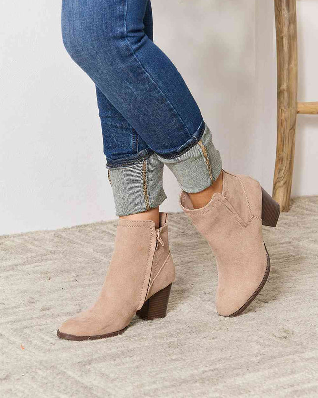 East Lion Corp Block Heel Point Toe Ankle Boots