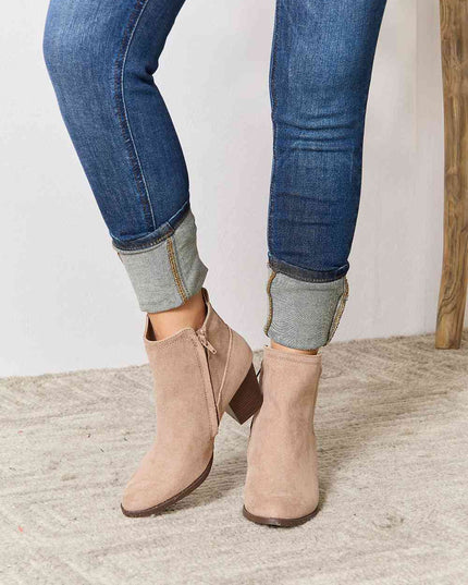 East Lion Corp Block Heel Point Toe Ankle Boots