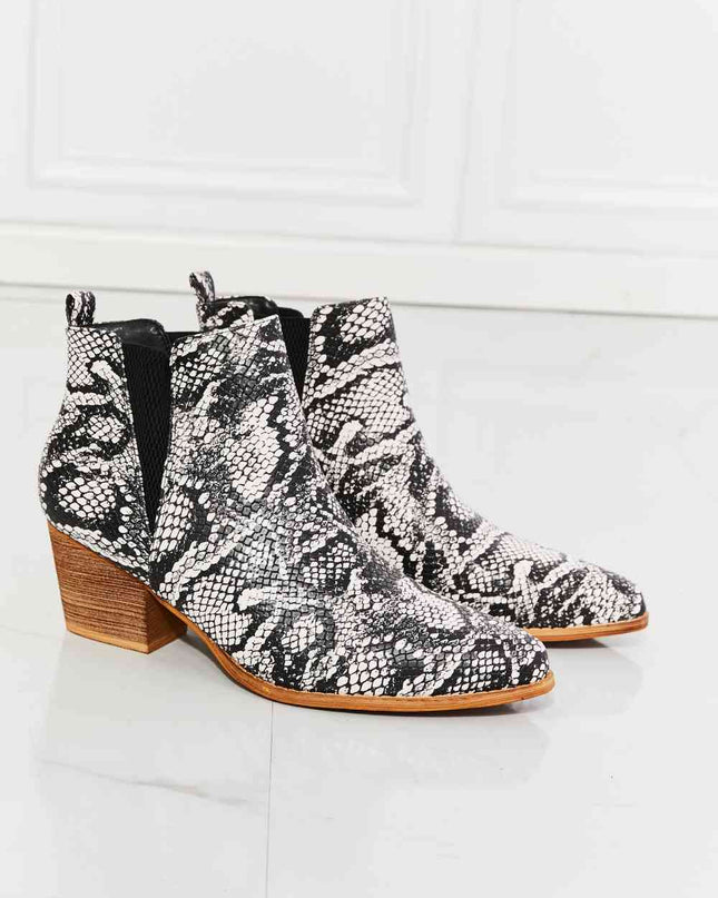 MMShoes Back At It Point Toe Bootie in Snakeskin