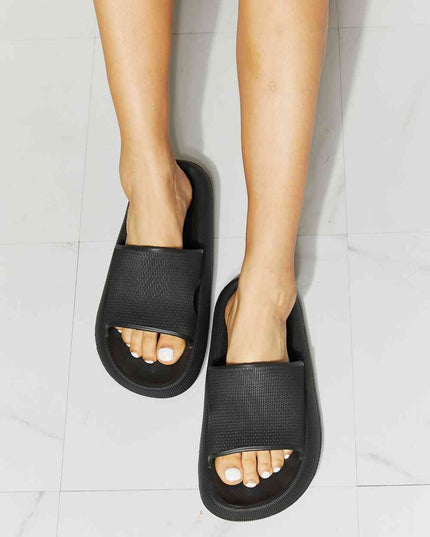 MMShoes Arms Around Me Open Toe Slide in Black