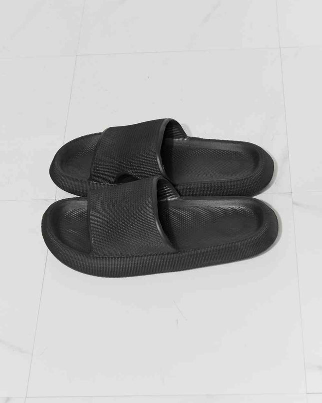MMShoes Arms Around Me Open Toe Slide in Black